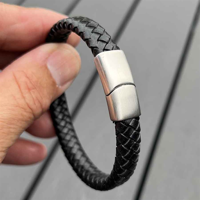 Mini Major armband van vezelleder met mat stalen sluiting.